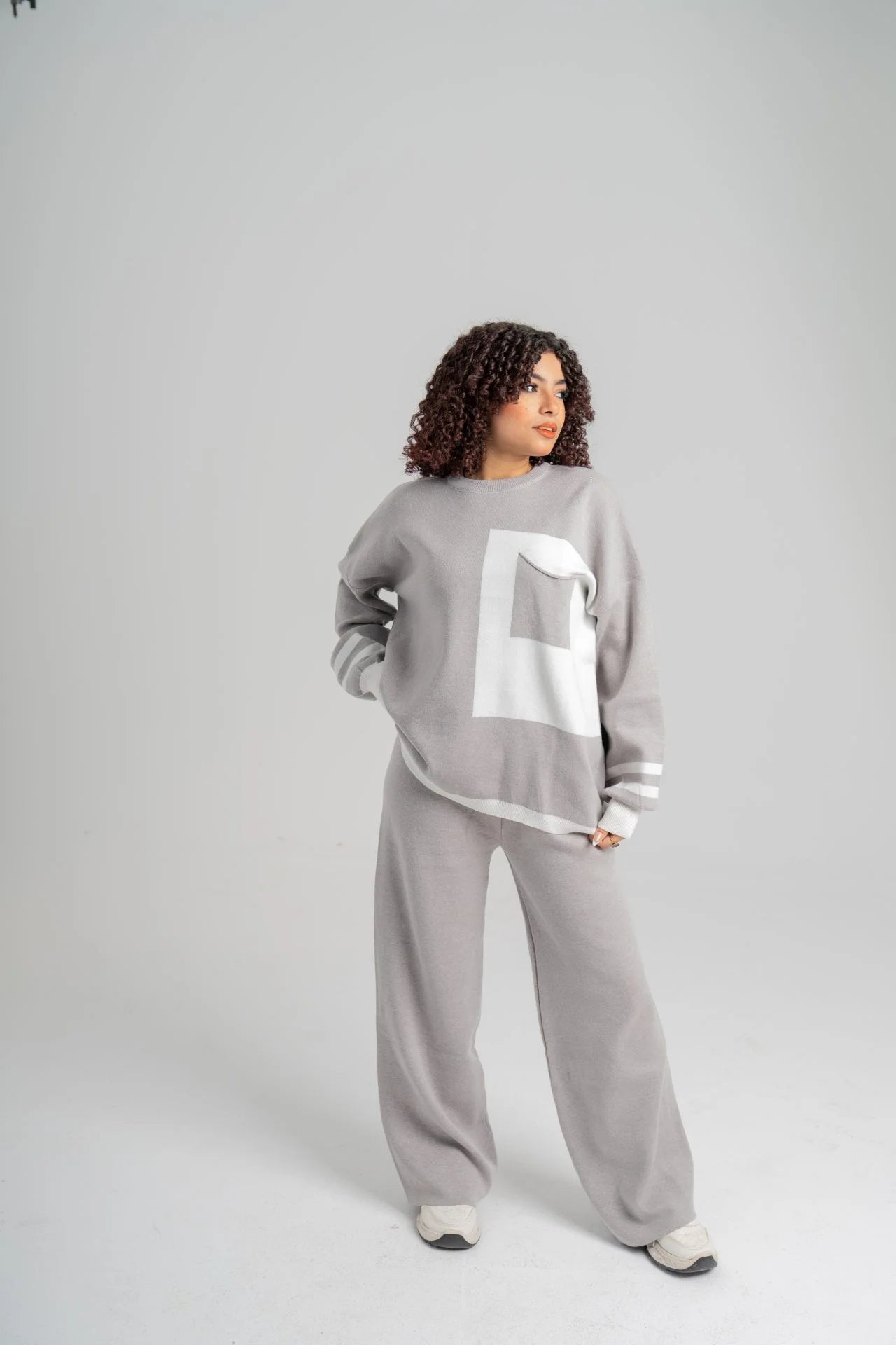 سوت تريكو بلونين بتفاصيل راقية وخامة عالي الجودة - Petrol